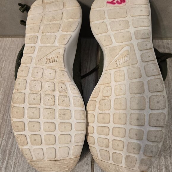 Nike ROSHE ONE High Sneakers Green Fur Boots Women’s 9 Snow Hiking 615968-301 - Picture 3 of 4